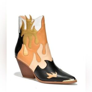 NWT Cape Robbin Dumpa Black & Tan/Beige Holographic Flame Ankle Boots, Size 10